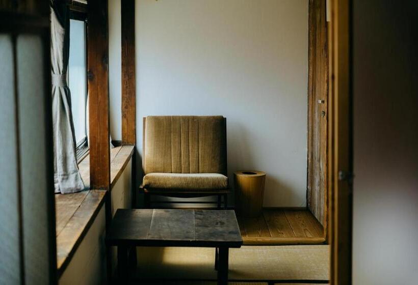 バス共有のスタンダードルーム, Hostel Saruya