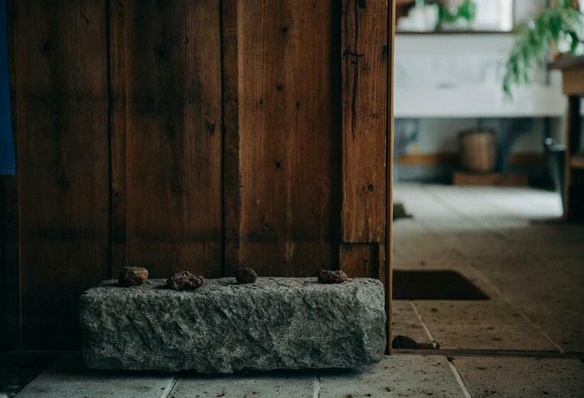 اتاق خانوادگی با سرویس بهداشتی مشترک, Hostel Saruya