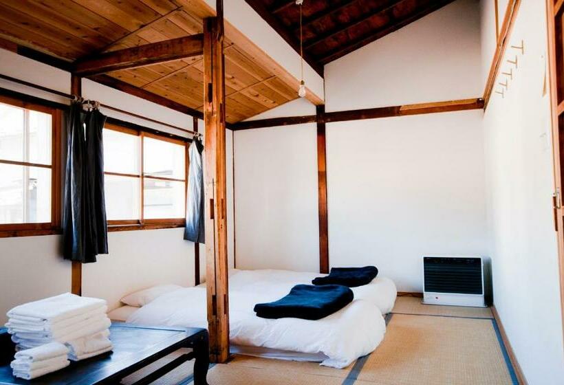 Семейный Номер Совместный Санузел, Hostel Saruya