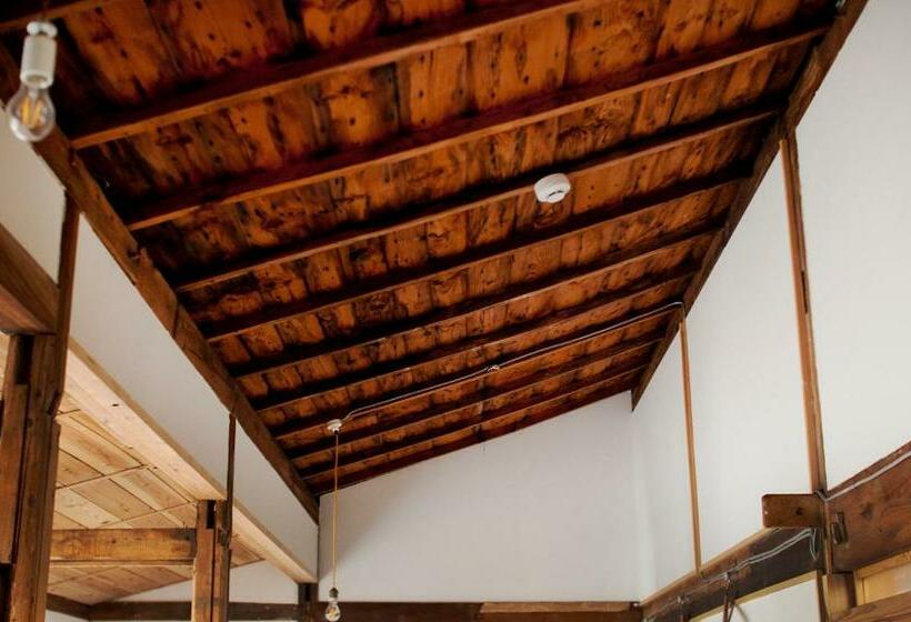 اتاق خانوادگی با سرویس بهداشتی مشترک, Hostel Saruya