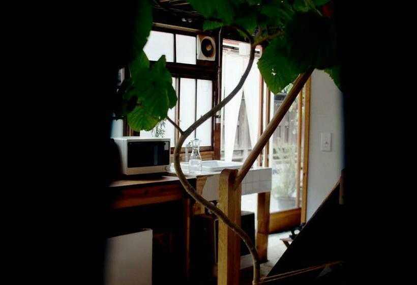 اتاق خانوادگی با سرویس بهداشتی مشترک, Hostel Saruya