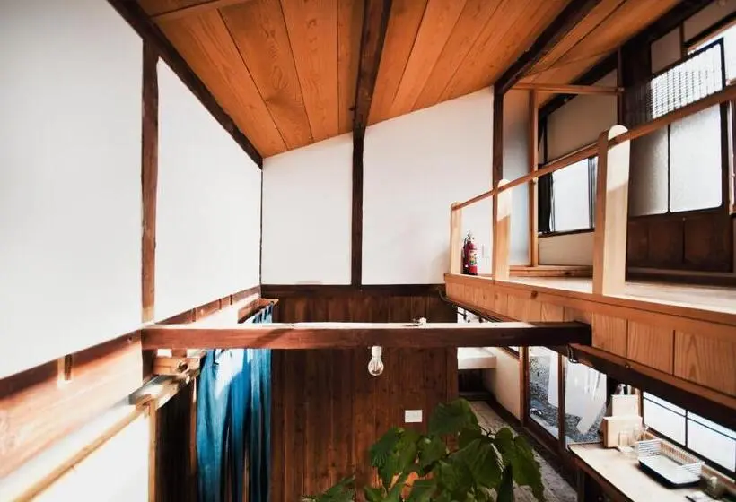 バス共有のスタンダードルーム, Hostel Saruya