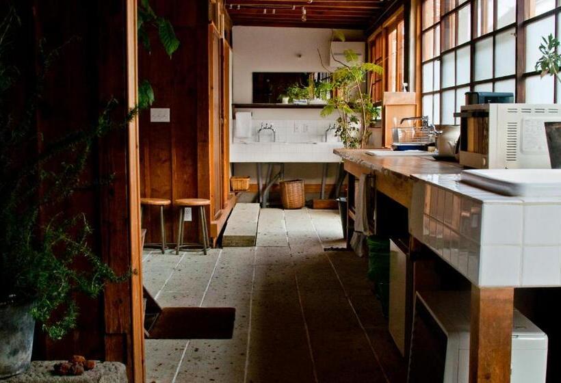 اتاق استاندارد با سرویس بهداشتی مشترک, Hostel Saruya