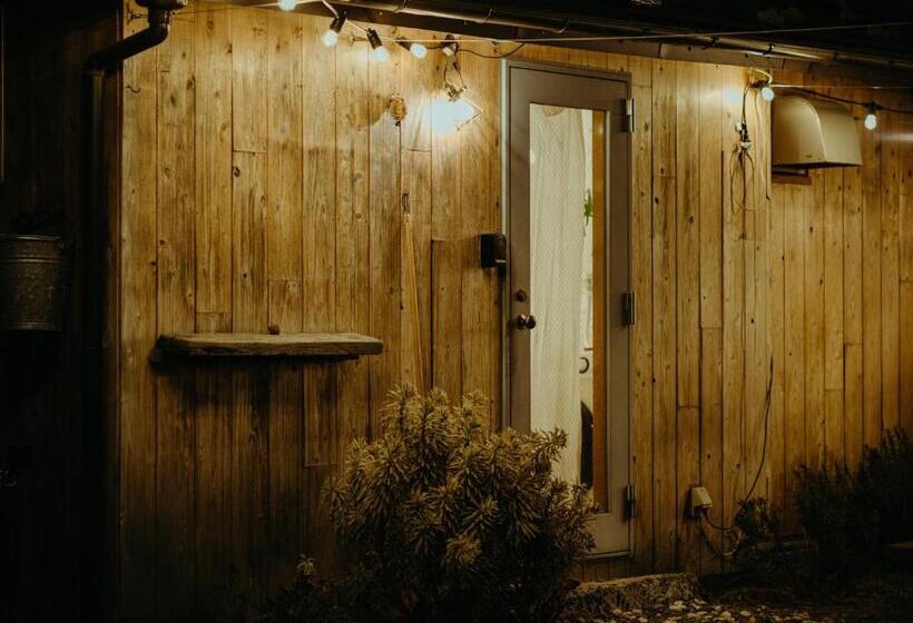 اتاق خانوادگی با سرویس بهداشتی مشترک, Hostel Saruya