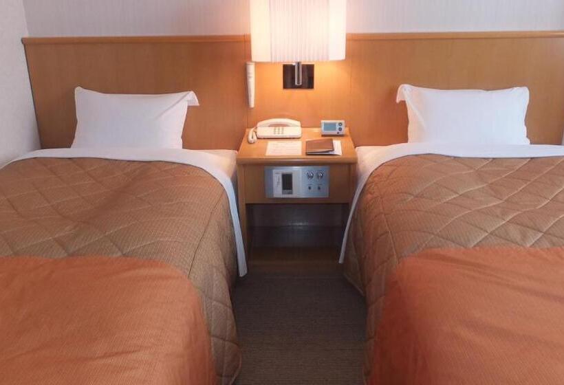 غرفة قياسية, Folkloro Ominato