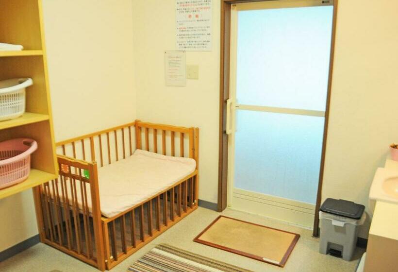 חדר סטנדרט לשלושה עם חדר אמבטיה משוף, Pension Arumeria