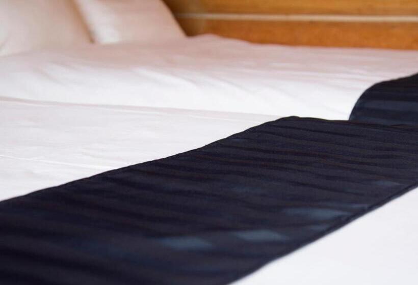 غرفة قياسية ثلاثية, Reposer Hakuba