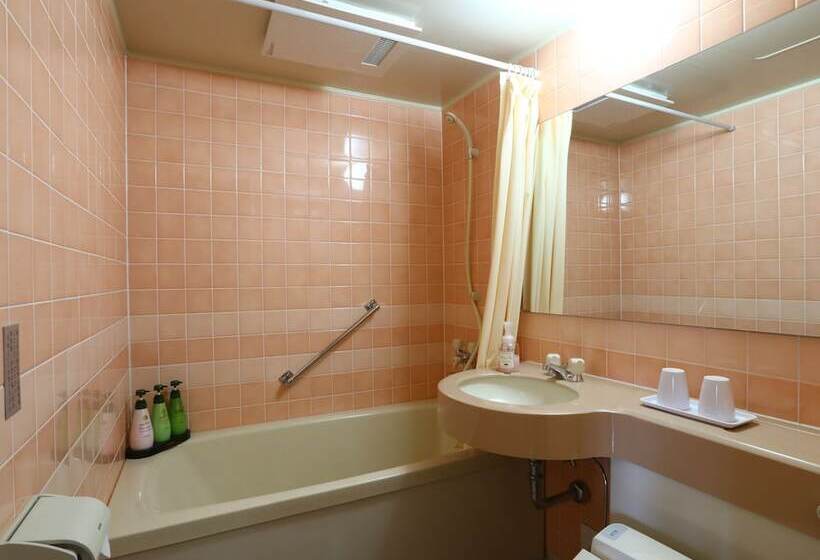 غرفة قياسية ثلاثية, Reposer Hakuba