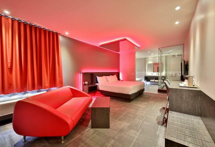 带大床的套房, O Laval