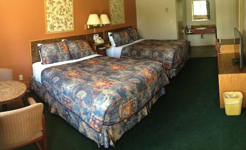 ２ダブルベッドのスタンダードルーム, Swiss Village Inn