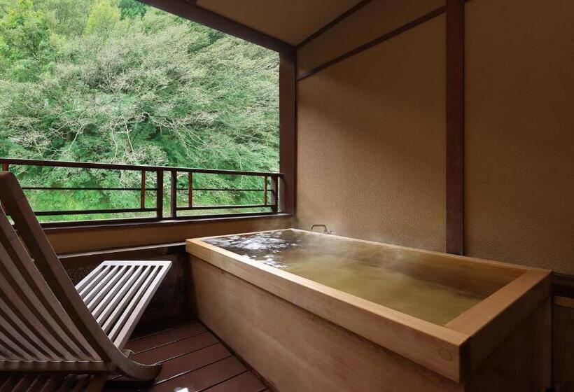 高级大房间, Moritaya