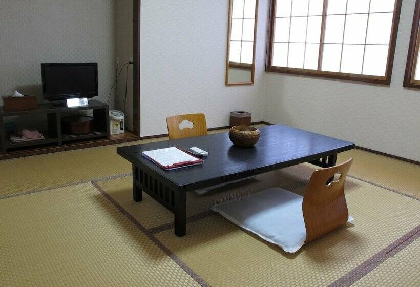 اتاق اکونومی, Unaginoyu No Yado Takuhide