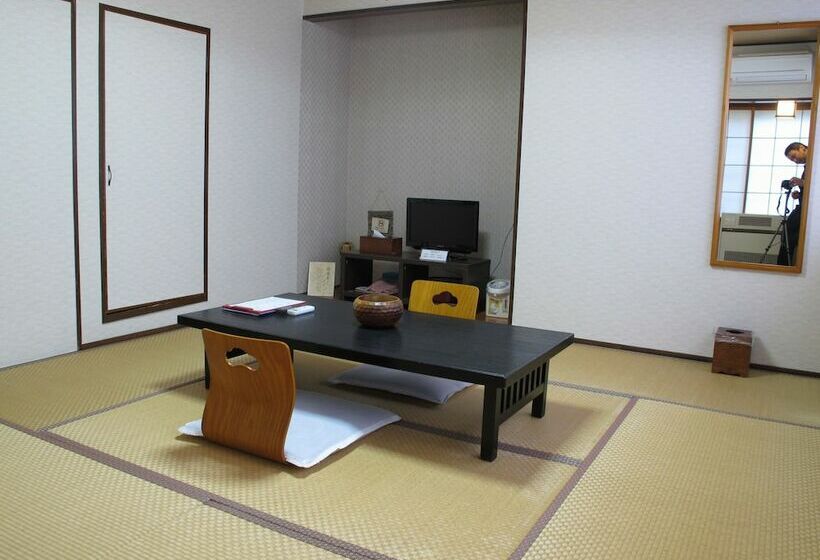 اتاق اکونومی, Unaginoyu No Yado Takuhide