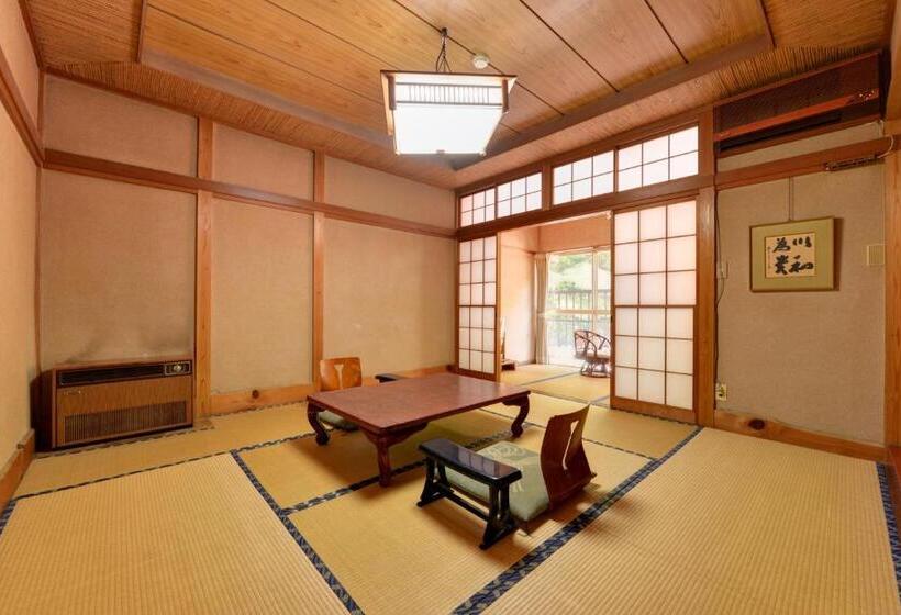 غرفة قياسية حمام مشترك, Togakubo