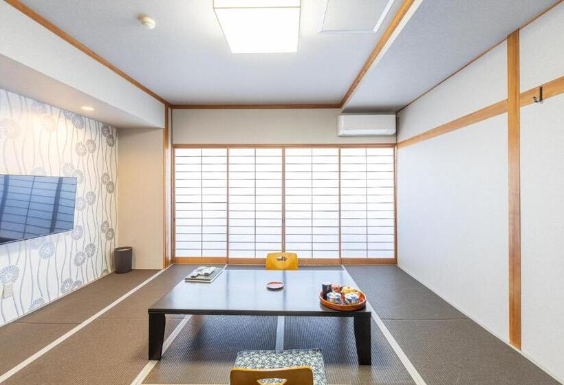 이코노미 룸, Yoshino