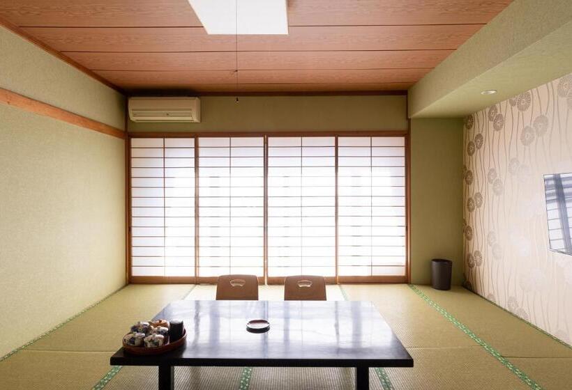 이코노미 룸, Yoshino