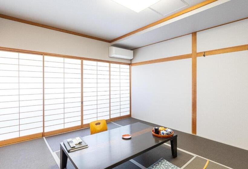 이코노미 룸, Yoshino