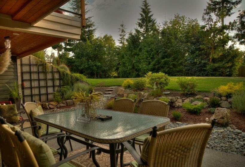 Standardzimmer mit Gartenblick, Shawnigan Suite B & B