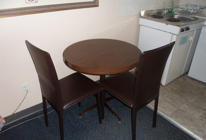 غرفة قياسية, The Silver Birch Motel