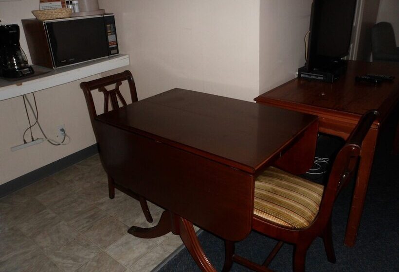 غرفة قياسية, The Silver Birch Motel