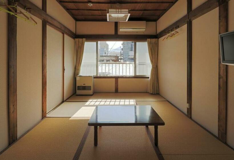 اتاق استاندارد با سرویس بهداشتی مشترک, Fujiyoshida Youth Hostel