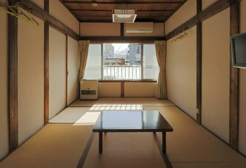 バス共有のスタンダードルーム, Fujiyoshida Youth Hostel