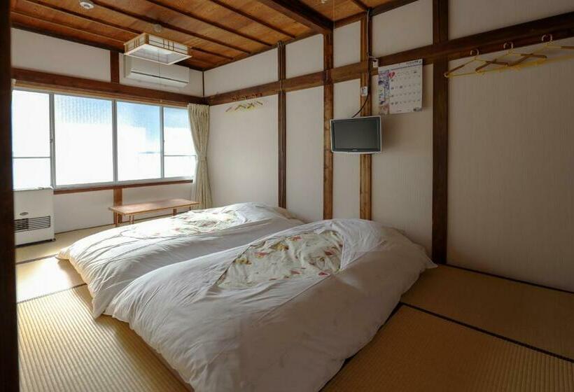 اتاق استاندارد با سرویس بهداشتی مشترک, Fujiyoshida Youth Hostel
