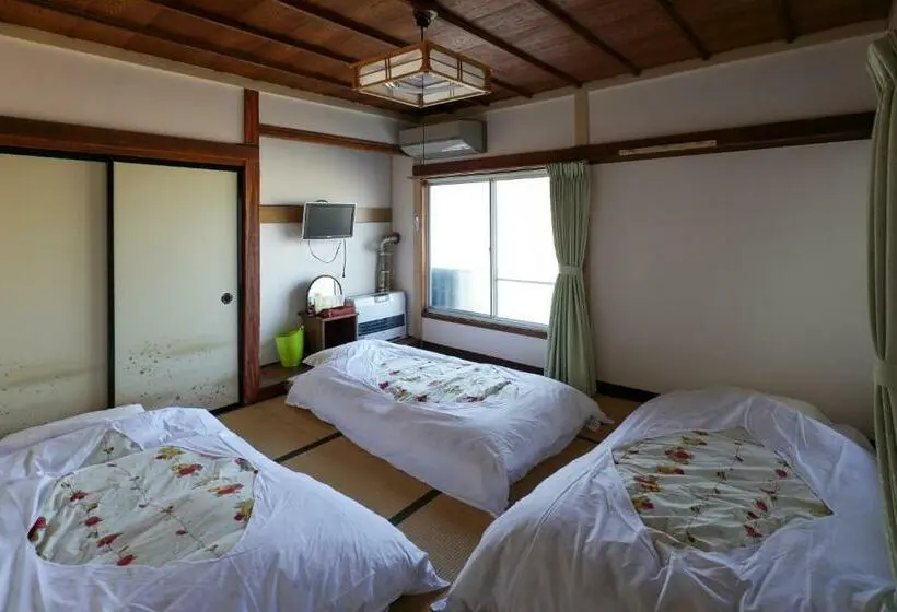 バス共有のスタンダードルーム, Fujiyoshida Youth Hostel
