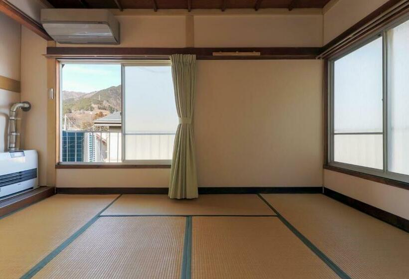 اتاق استاندارد با سرویس بهداشتی مشترک, Fujiyoshida Youth Hostel