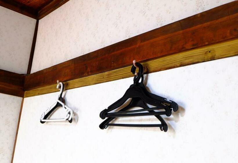 اتاق استاندارد با سرویس بهداشتی مشترک, Fujiyoshida Youth Hostel