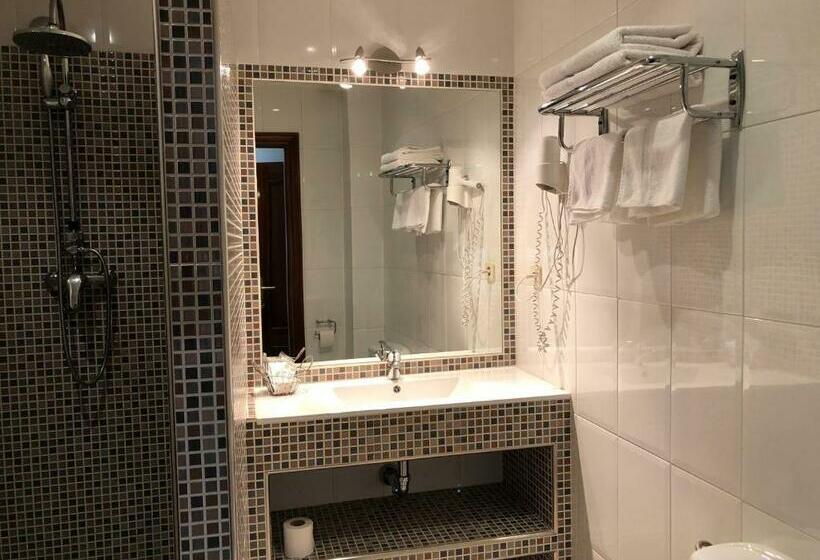 스탠다드 룸, El Colorín