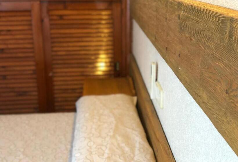 스탠다드 트리플 룸, El Colorín