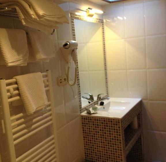 스탠다드 트리플 룸, El Colorín