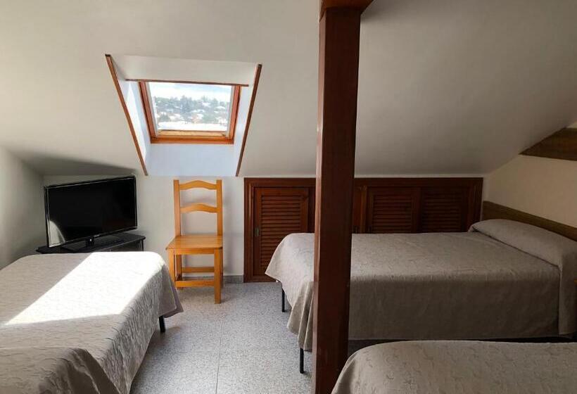 스탠다드 트리플 룸, El Colorín