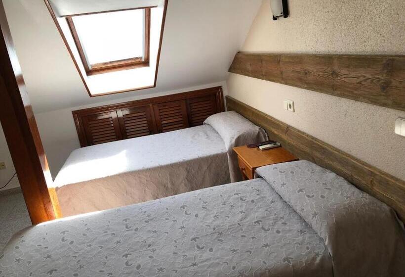 스탠다드 트리플 룸, El Colorín