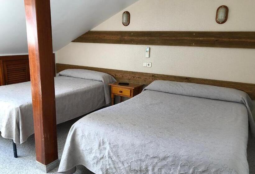 스탠다드 트리플 룸, El Colorín