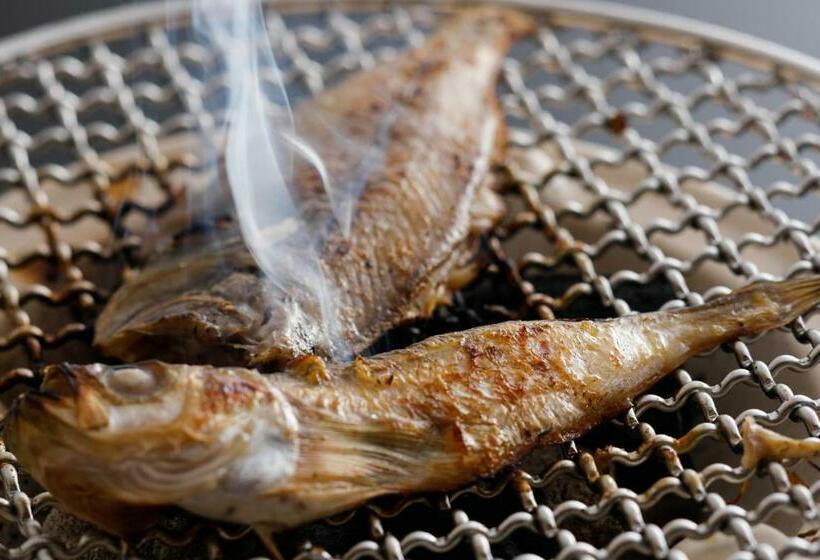 غرفة قياسية مطلّة علي النهر, Ginka