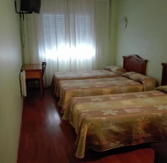 غرفة قياسية ثلاثية, Restaurant Casa Miquel