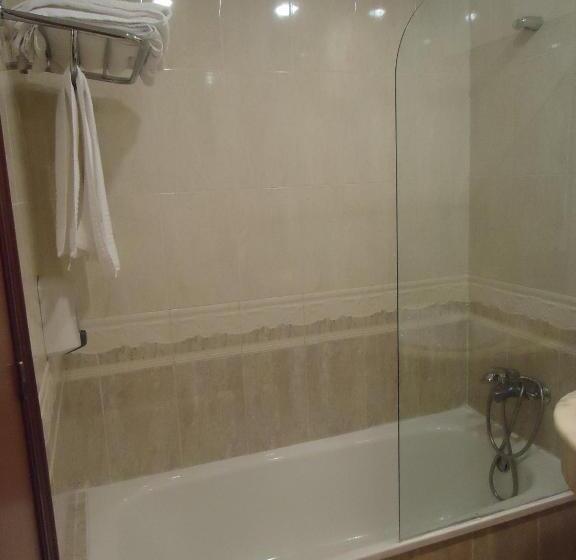 غرفة قياسية, Restaurant Casa Miquel