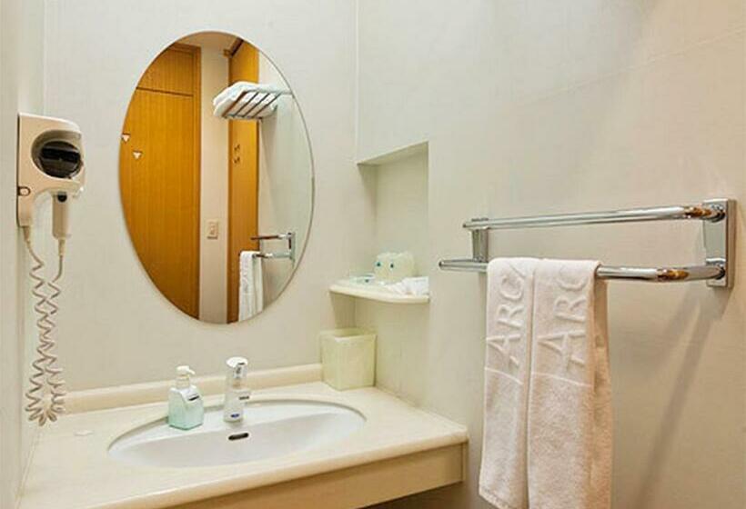 חדר משפחתי, Arcadia