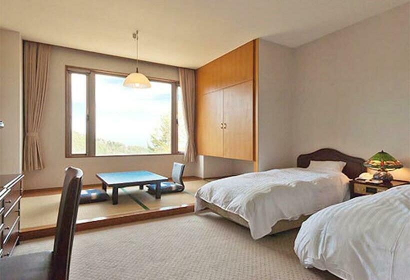 חדר משפחתי, Arcadia