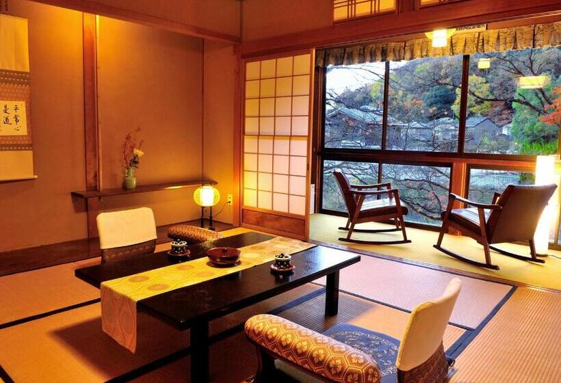 高级三人间, Heihachi Tea House Inn