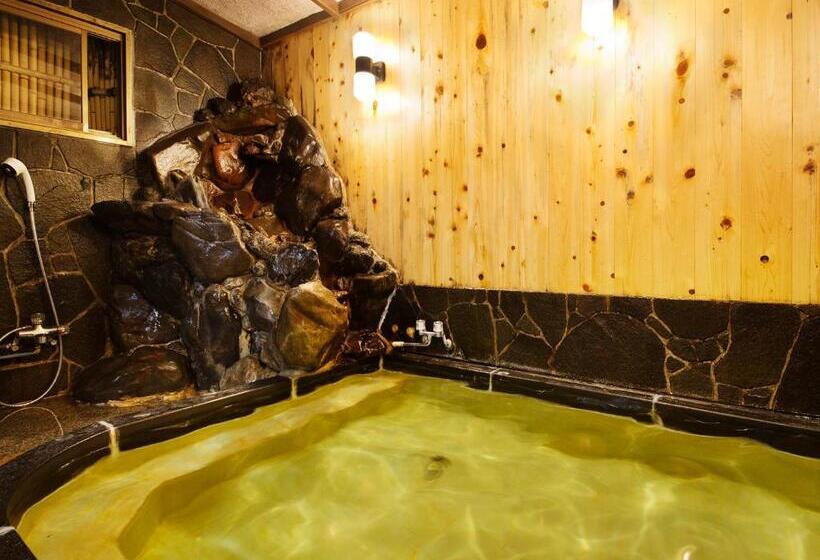 高级三人间, Heihachi Tea House Inn