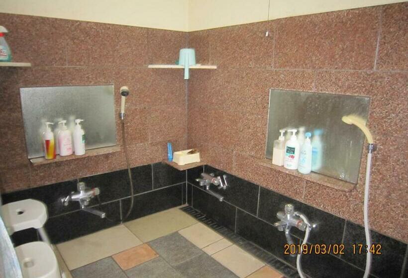 غرفة عائلية, Minshuku Kobayashi