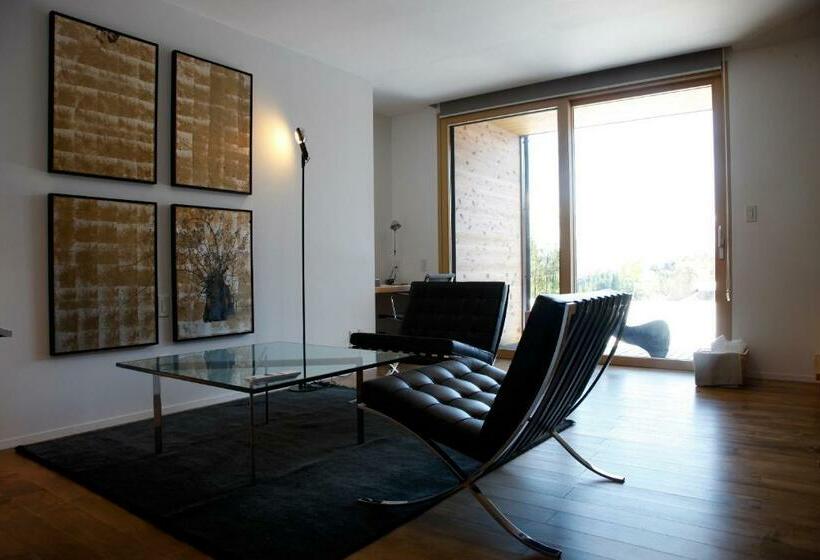 סוויטה, Satoyama Jujo The House