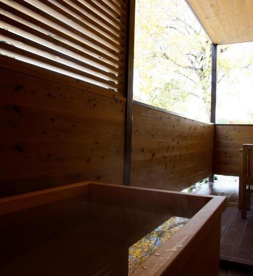 חדר משפחתי, Satoyama Jujo The House