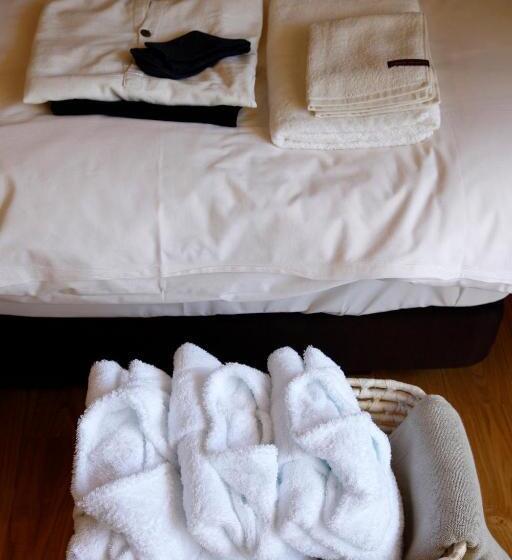 חדר משפחתי, Satoyama Jujo The House