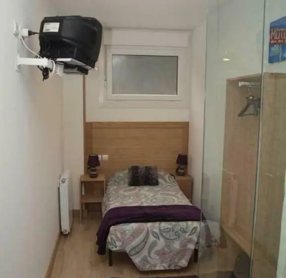 Standard Yhden Hengen Huone, Pension Andoain