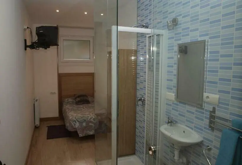 Standard Yhden Hengen Huone, Pension Andoain