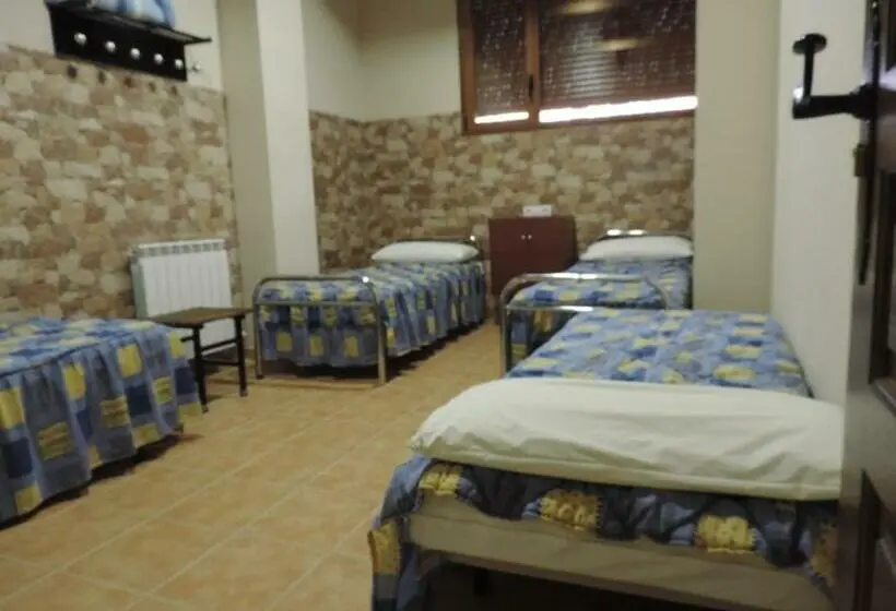 اتاق چهار تخته با دستشویی مشترک, Albergue Santo Tomás De Canterbury   Hostel